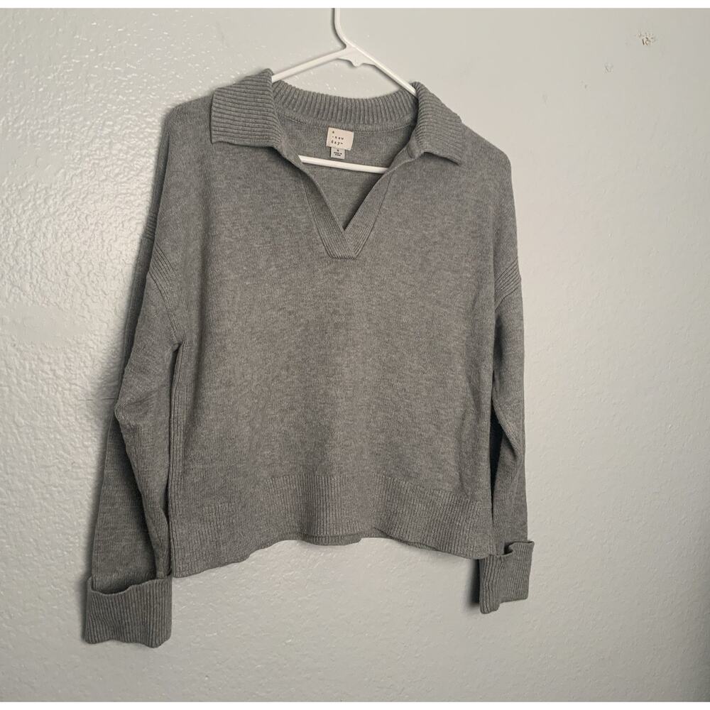 A New Day Woman’s Pullover Sweater Size Small V Neck Gray Ribbed Cuffs Soft